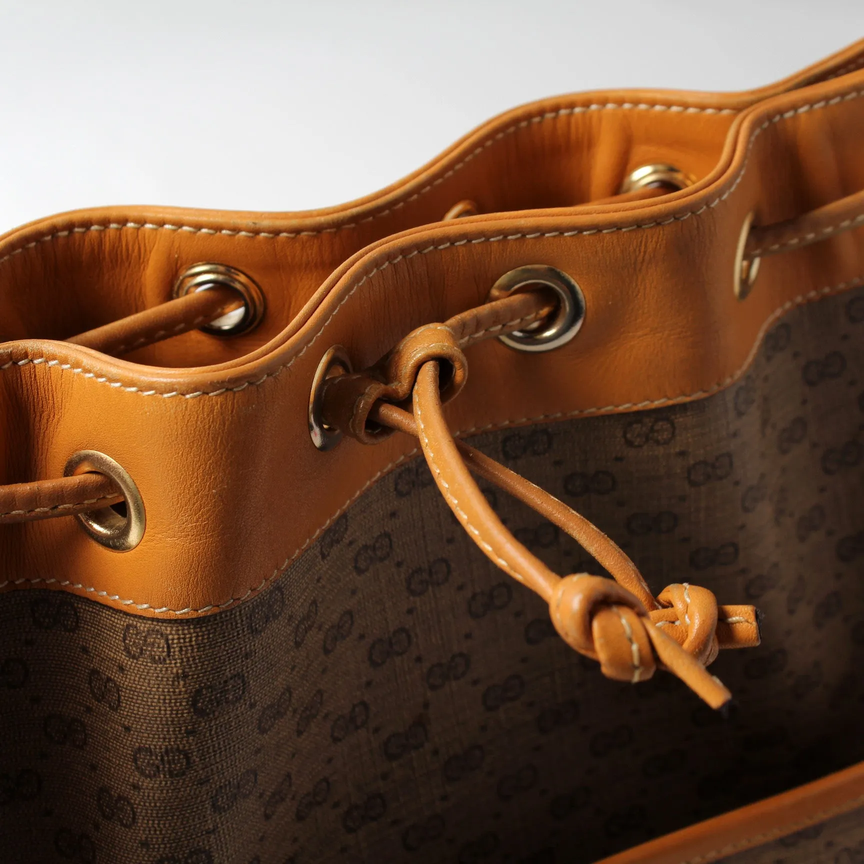 001.907.0791 Vintage Bucket Bag