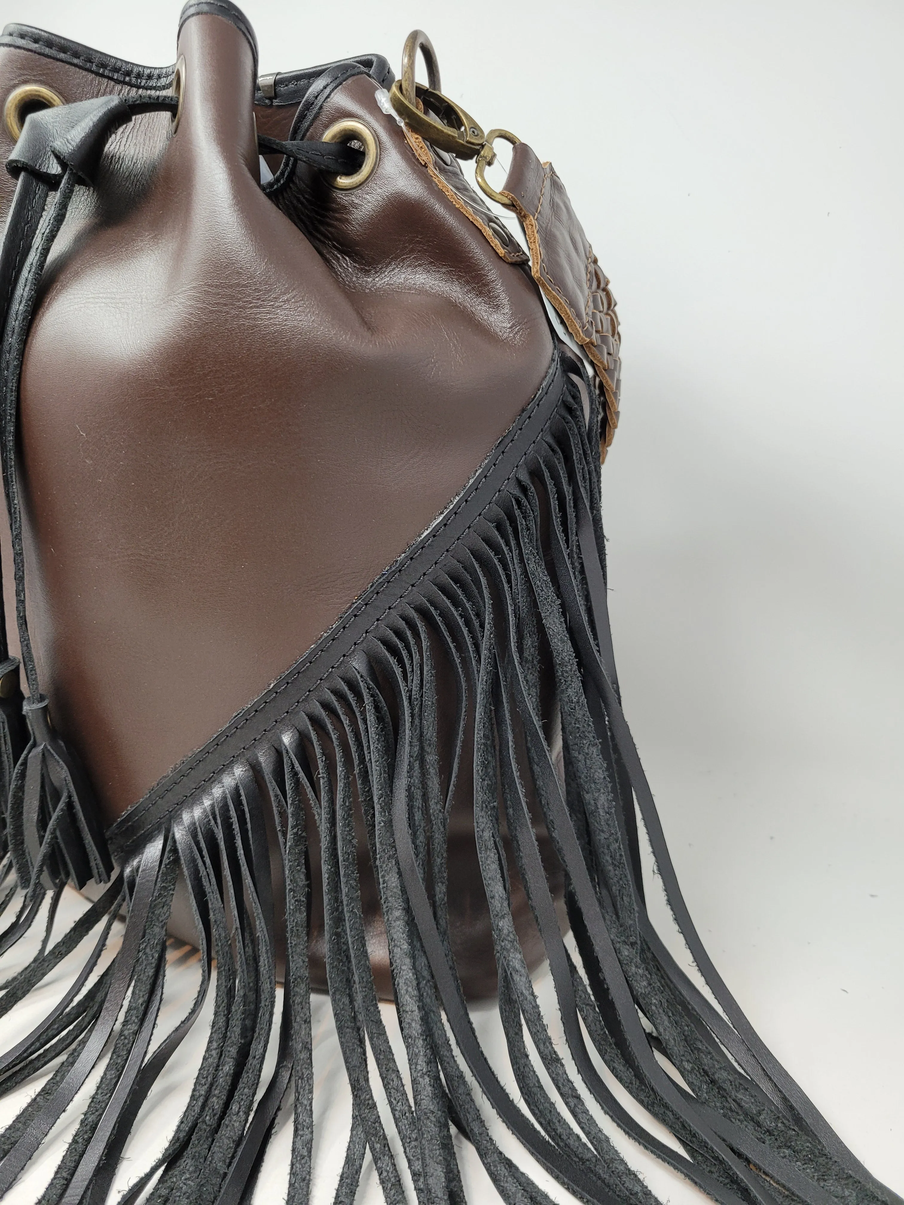 BUCKET BAG FRINGE BLACK/ BROWN