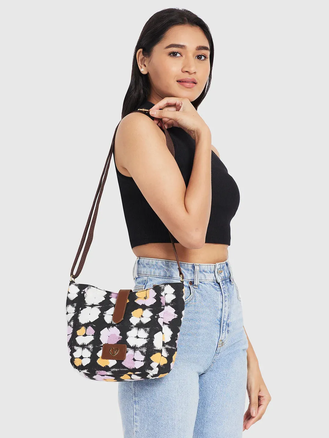 Caprese Enora Crossbody Medium Black