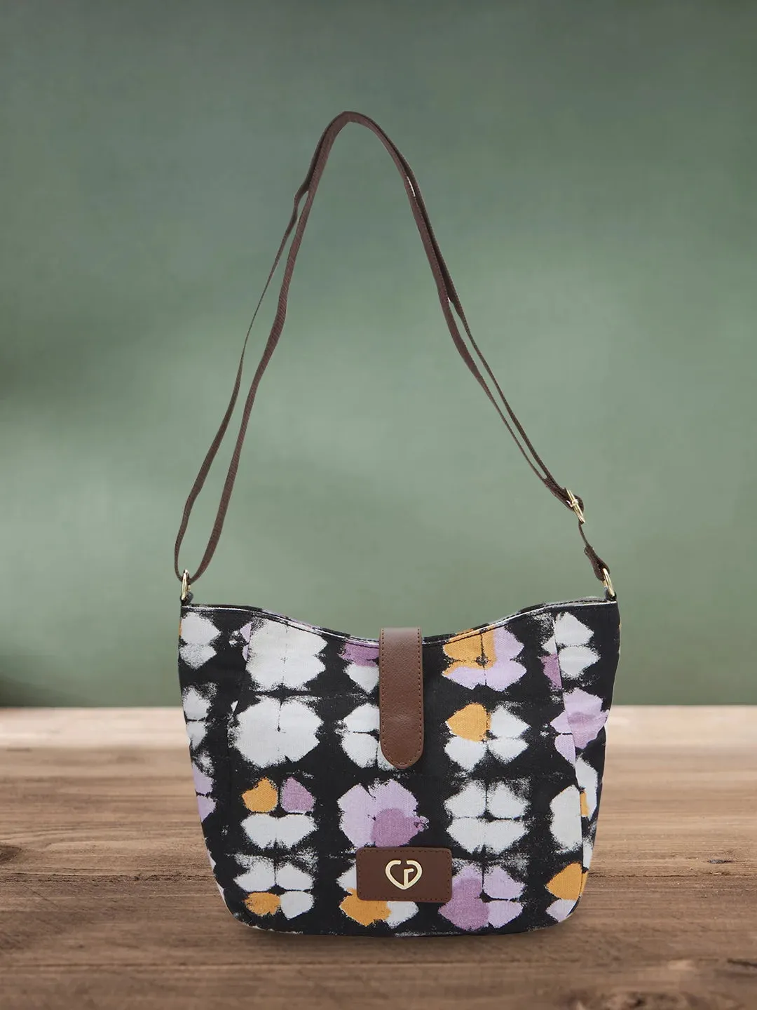 Caprese Enora Crossbody Medium Black