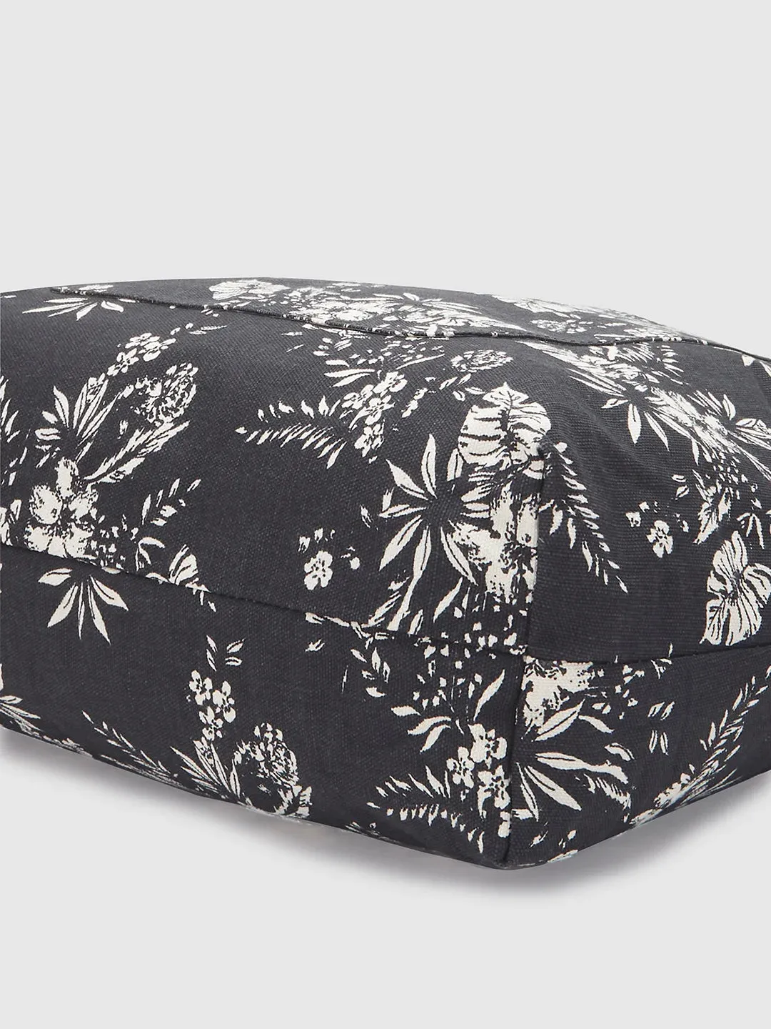 Large Black Caprese Kendall Tote: Optimized E-commerce Product Title