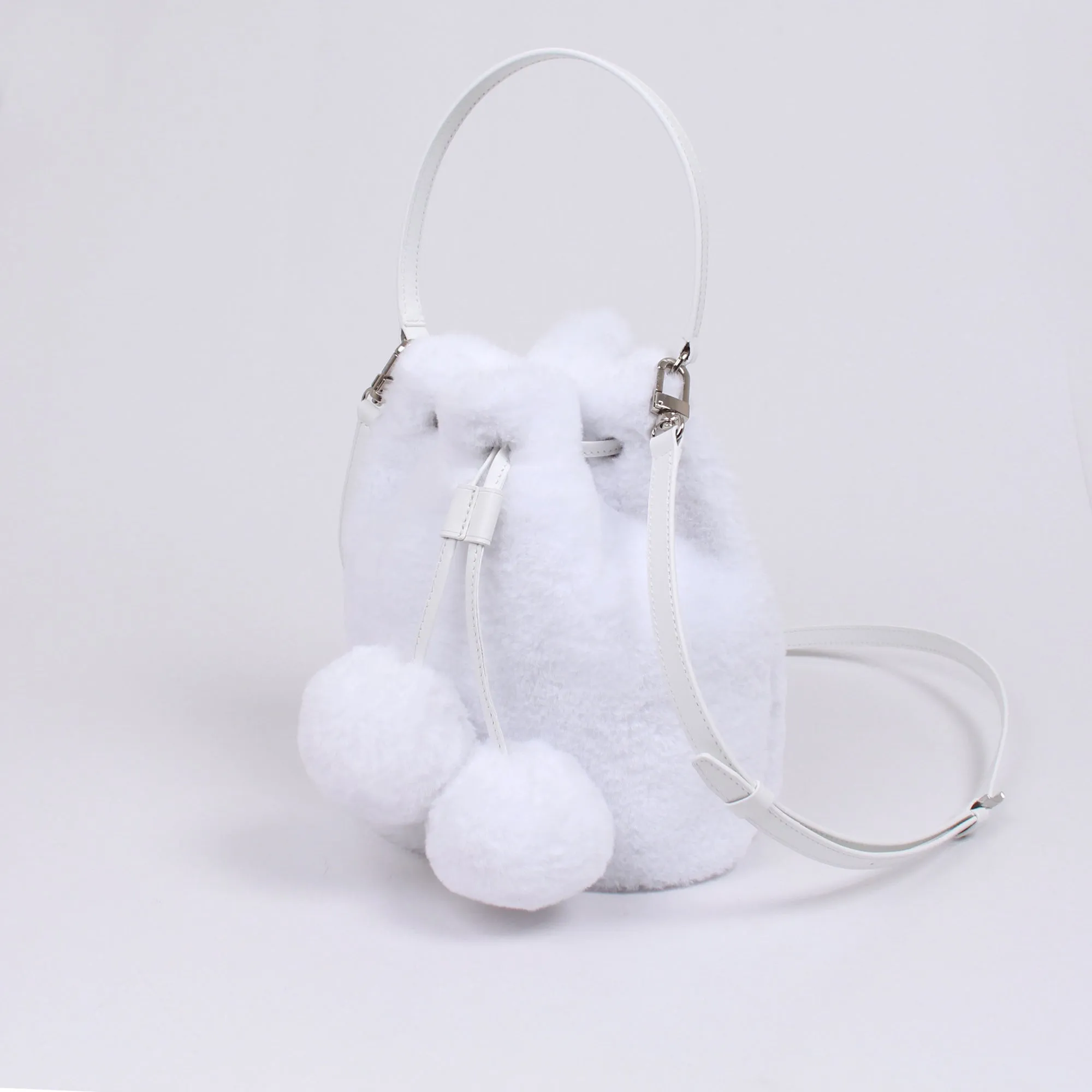 snowball. fur shoulder bag.