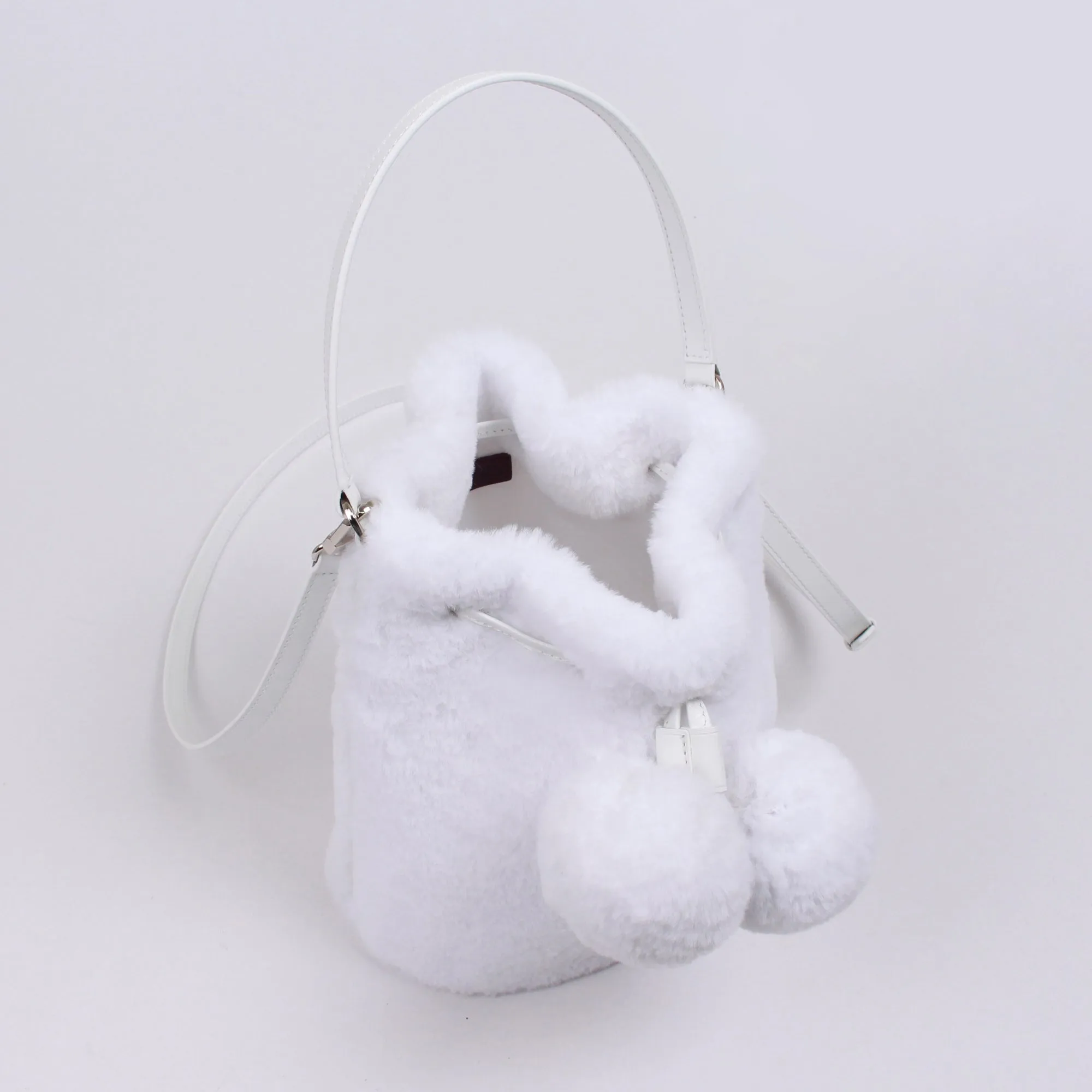 snowball. fur shoulder bag.